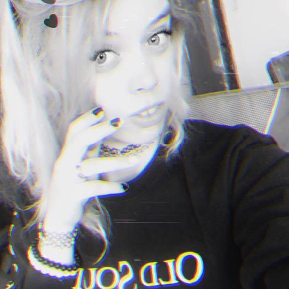 Meet your Posher, Kayleigh - Picture 1 of 1